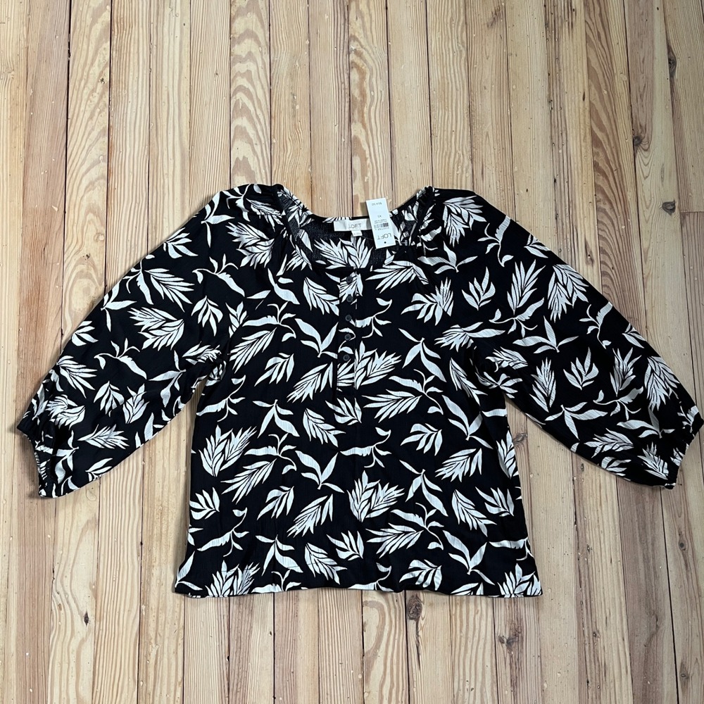 LOFT Black White Tropical‎ Leaf Print Blouse Top Women's XS Flowy Prepp Business